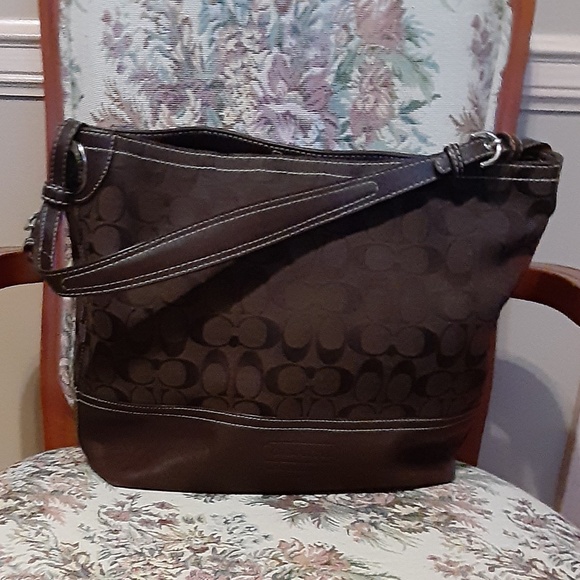 Coach 2156 Signature Shoulder Tote - Picture 1 of 12